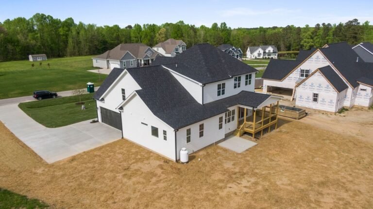 The Summit Ridge: aerial view of the rear and covered deck